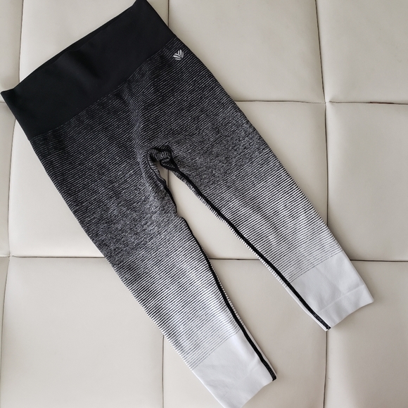 Athleisure Leggings - Picture 1 of 1